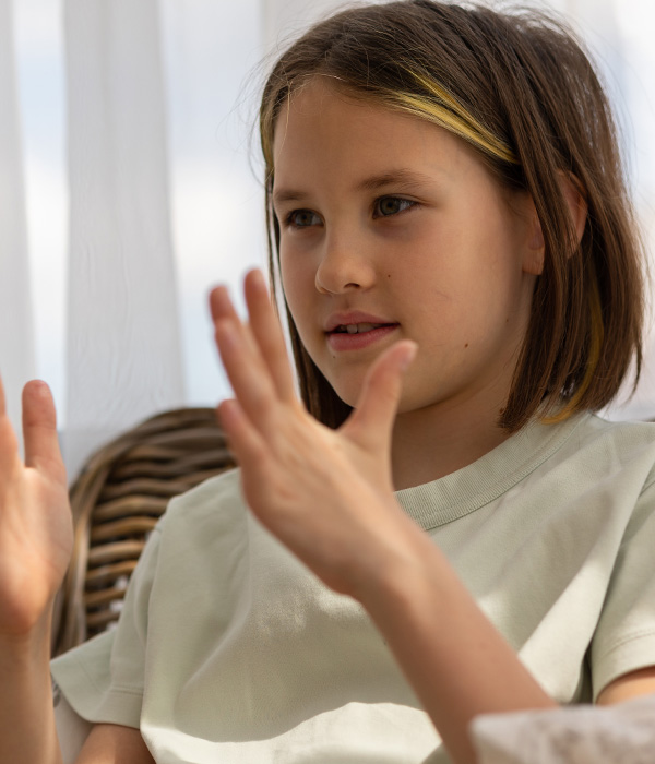 Use of Alternative and Augmentative Communication (AAC) Tools Speech Therapy KidsHeart Dubai Al Ain Abu Dhabi